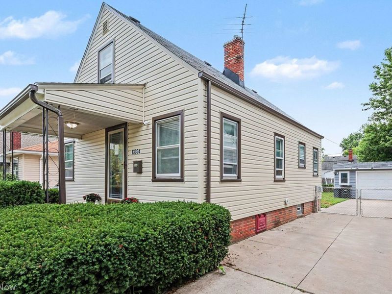 13304 St James Avenue, Cleveland, OH 44135 Photo 2