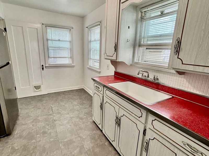 13304 St James Avenue, Cleveland, OH 44135 Photo 8