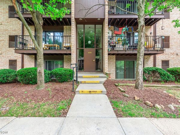 16390 Heather Lane, Unit 301, Middleburg Heights, OH 44130