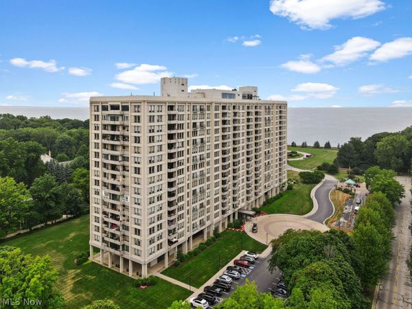 One Bratenahl Place, Unit 805, Bratenahl, OH 44108