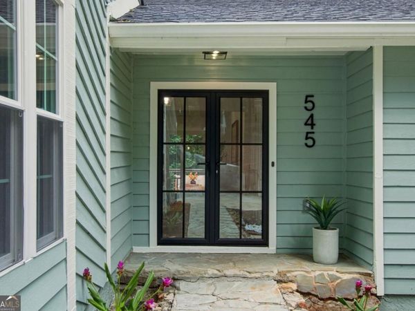 545 Longleaf Drive, Roswell, GA 30075