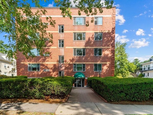 125 Pleasant St, Unit 201, Arlington, MA 02476
