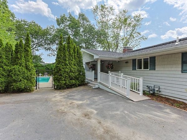 2 Franconia Ave, Wareham, MA 02571