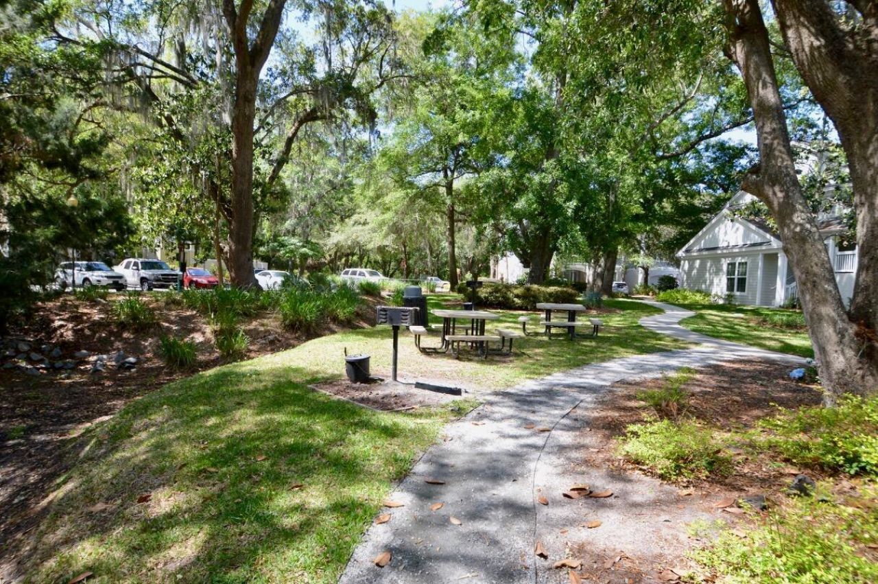 60 Fenwick Hall Alley Photo 28