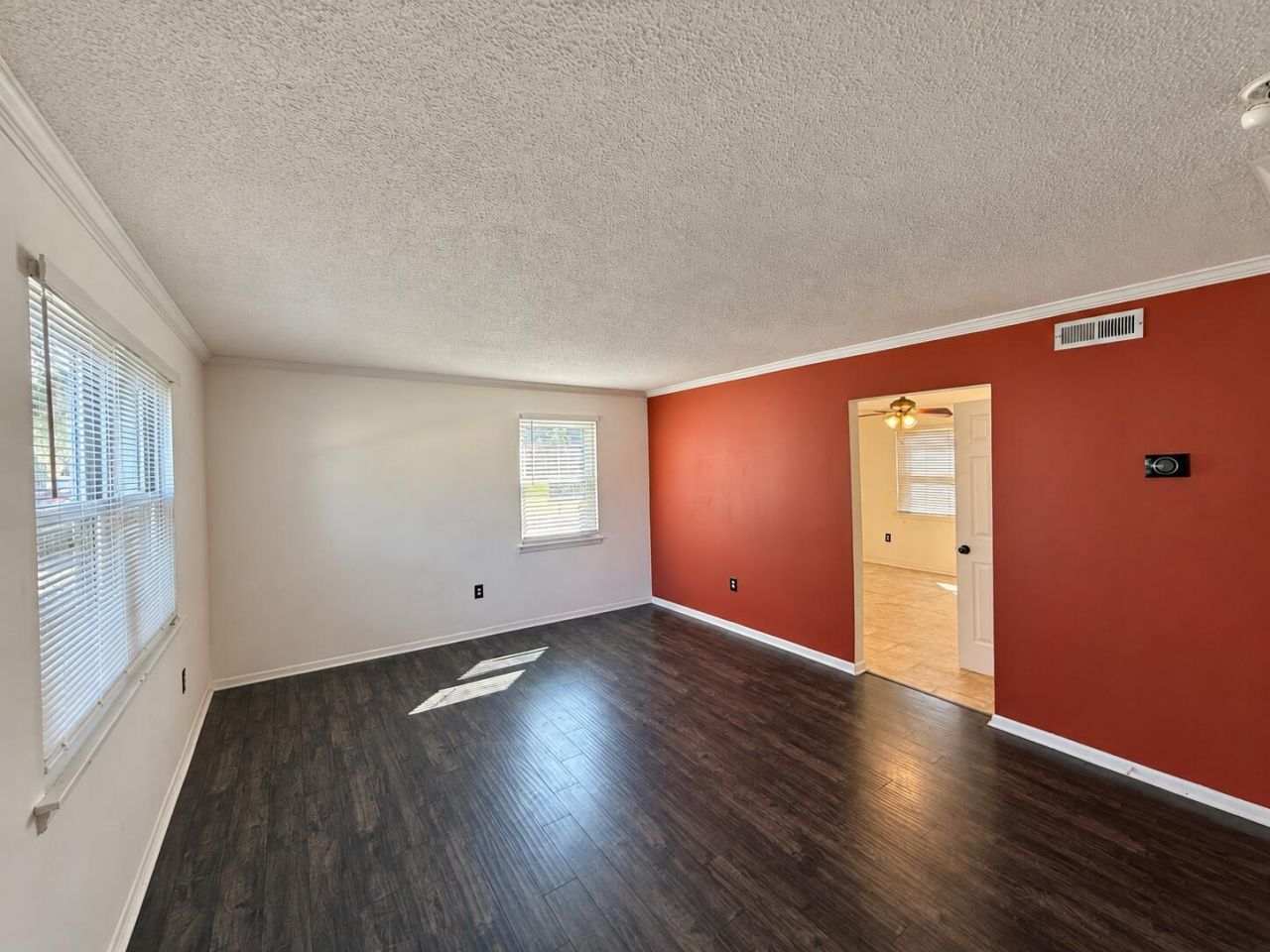 415 Parkdale Drive Photo 5