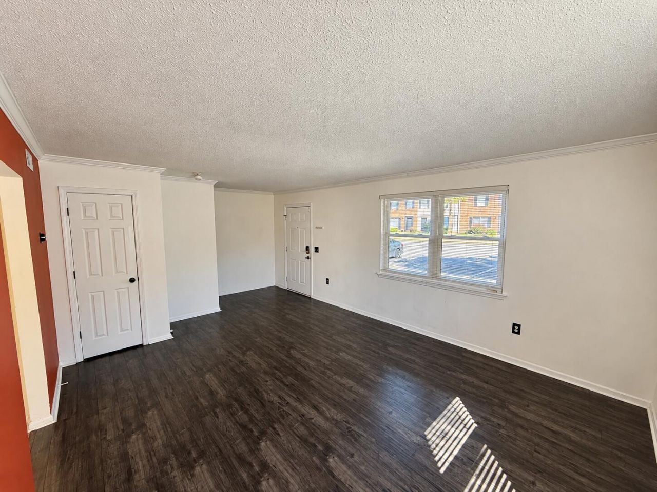415 Parkdale Drive Photo 6