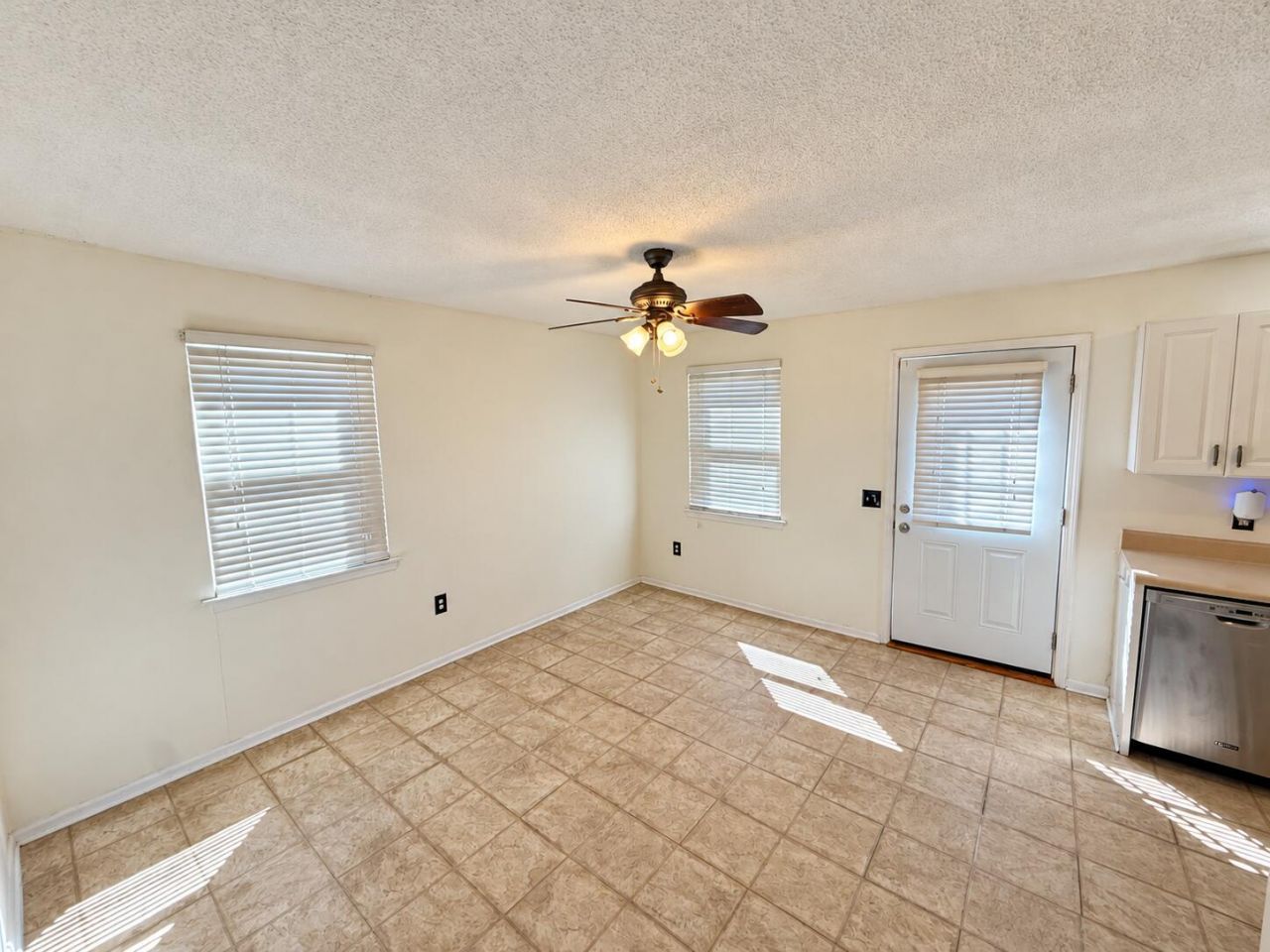 415 Parkdale Drive Photo 7