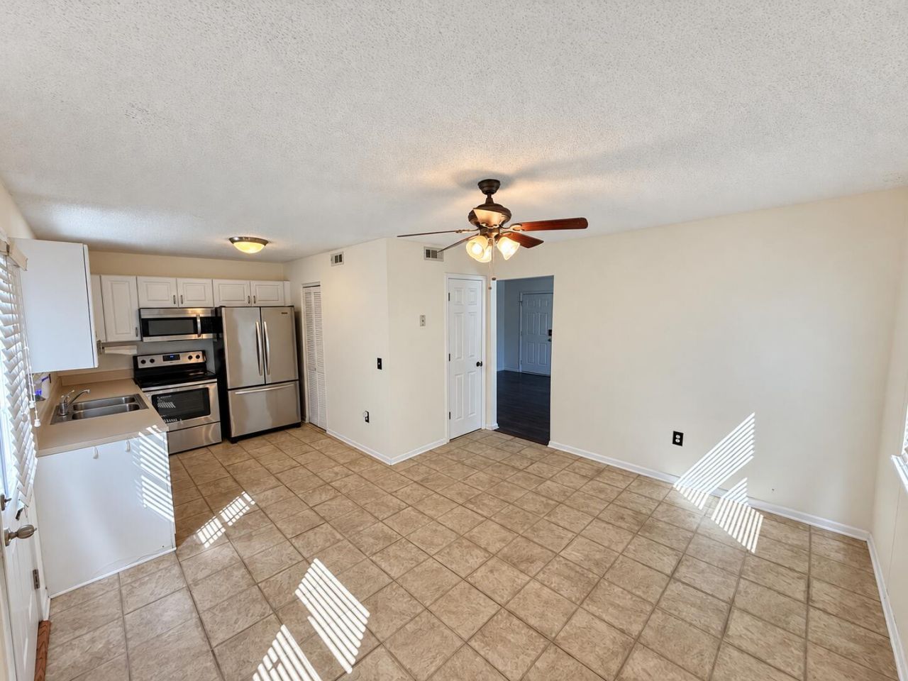 415 Parkdale Drive Photo 8