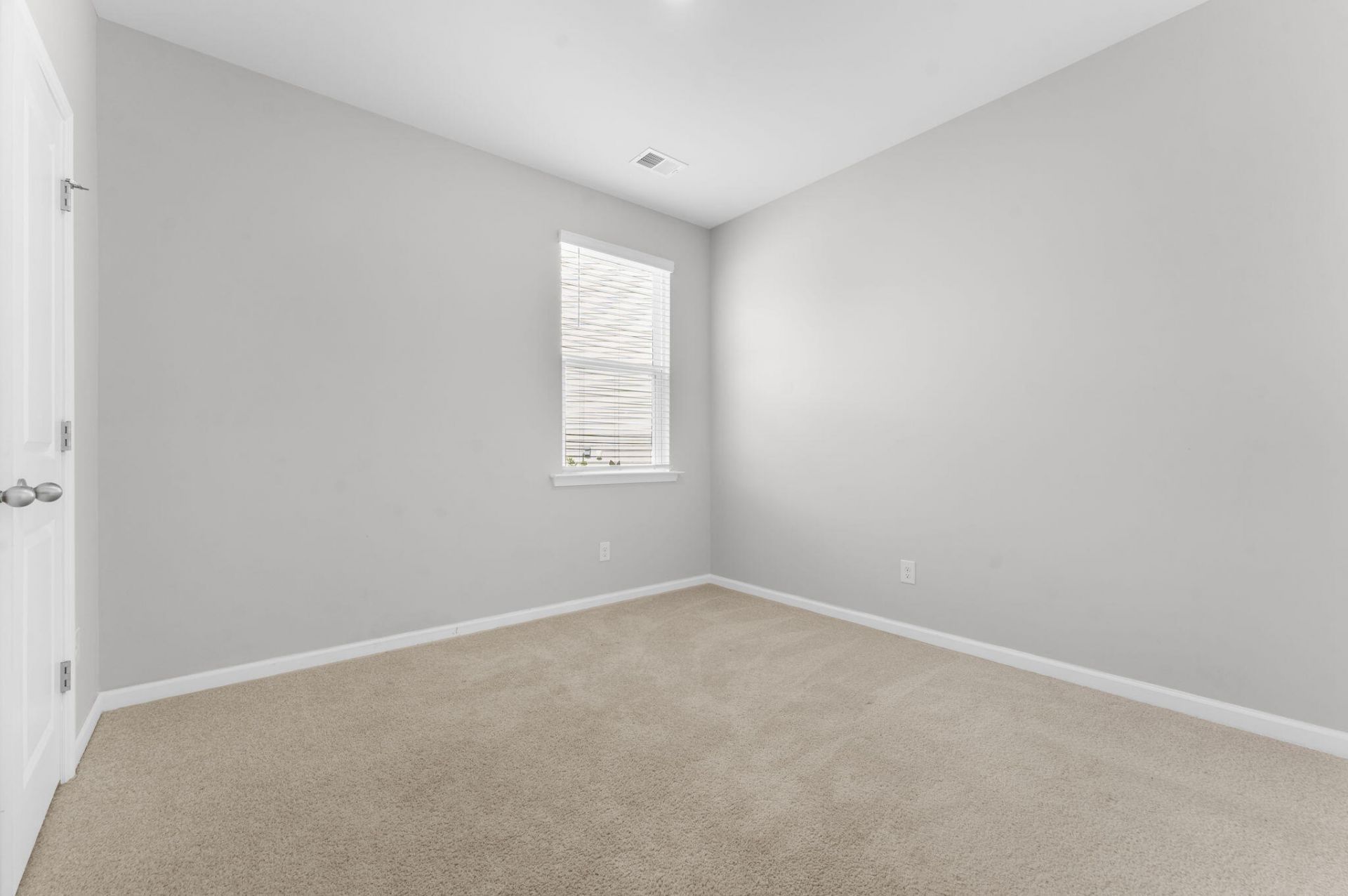 627 Silver Spruce Street Photo 17