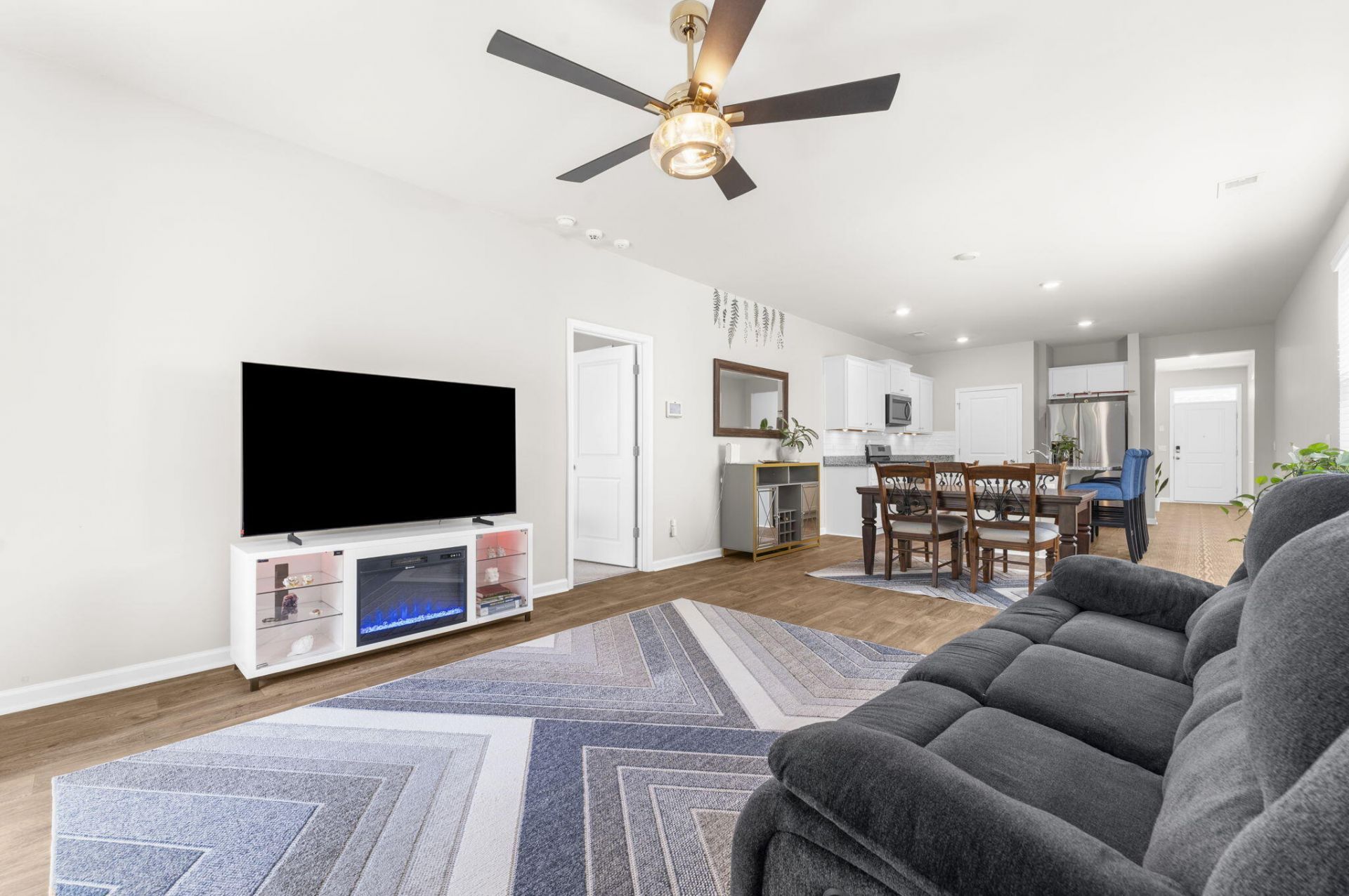 627 Silver Spruce Street Photo 8