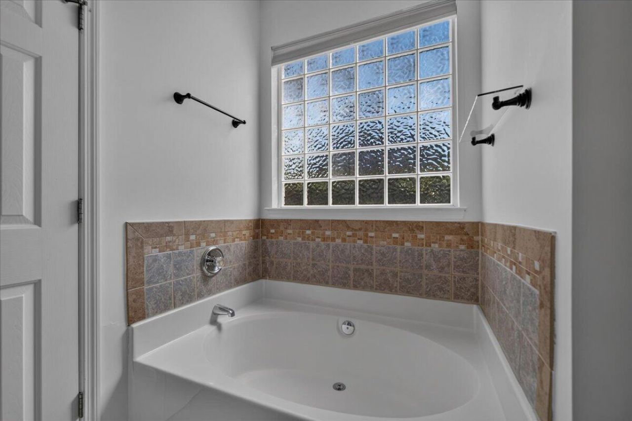 2452 Fulford Court Photo 30
