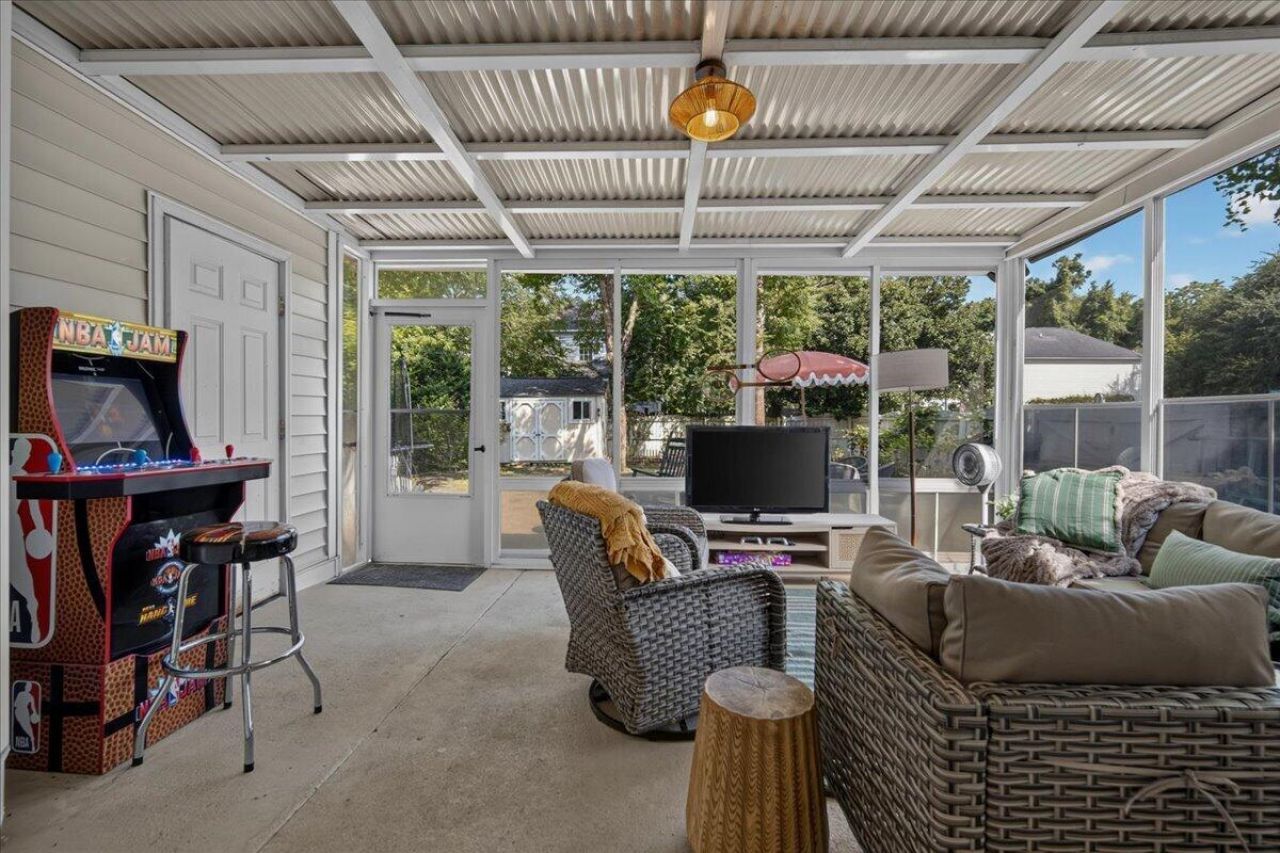 2452 Fulford Court Photo 45
