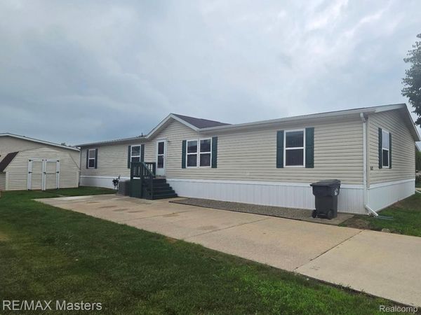 26732 Laramie Ln, Flat Rock, Mi 48134