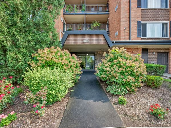 1217 S Old Wilke Road , Unit 303, Arlington Heights, IL 60005