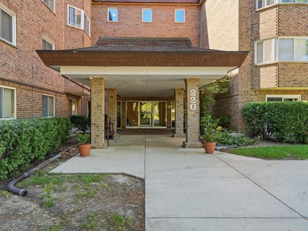 220 S Roselle Road , Unit 524, Schaumburg, IL 60193