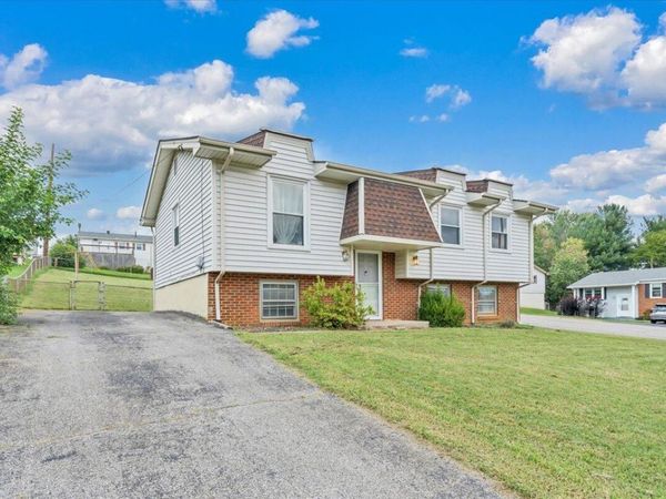 2203 Inge CIR, Salem, VA 24153