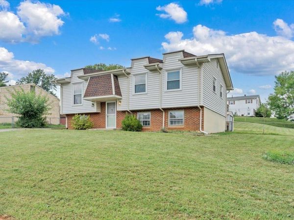 2203 Inge CIR , Salem, VA 24153