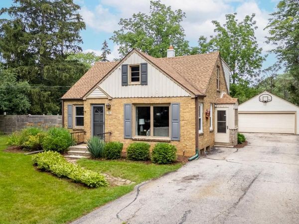 450 W Bradley ROAD, Fox Point, WI 53217