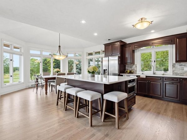 1801 E Bristlecone DRIVE, Hartland, WI 53029