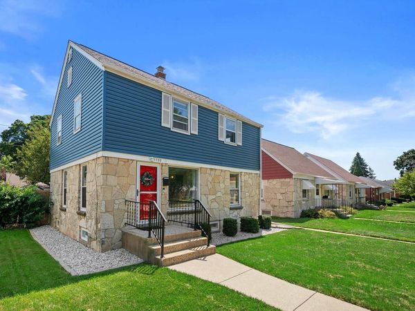 5700 N Sidney PLACE, Glendale, WI 53209