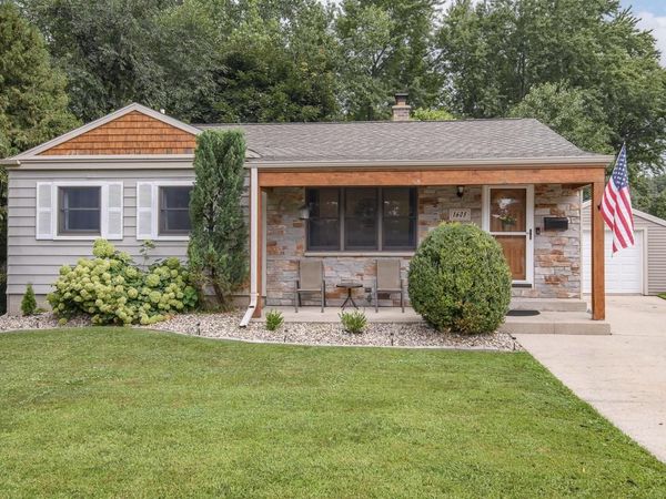 1608 Beverly LANE, West Bend, WI 53090