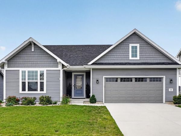1350 Arrowood CIRCLE W, Oconomowoc, WI 53066