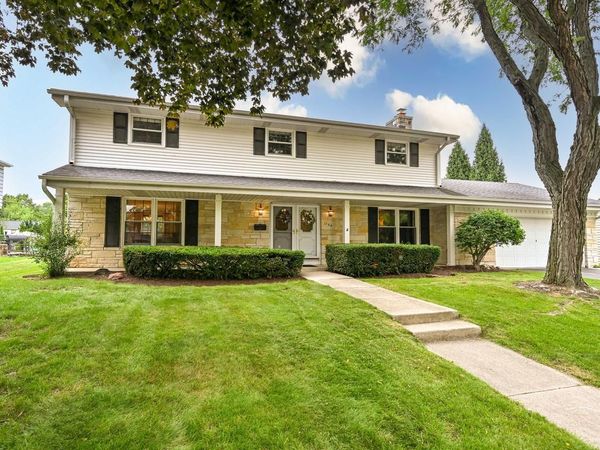 1128 Downing DRIVE, Waukesha, WI 53186