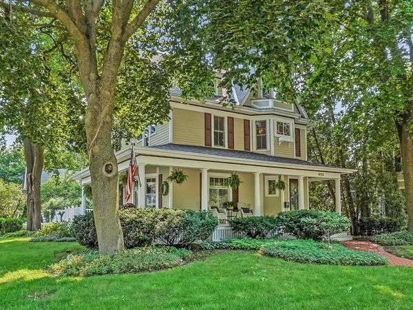 605 W Wisconsin AVENUE, Oconomowoc, WI 53066