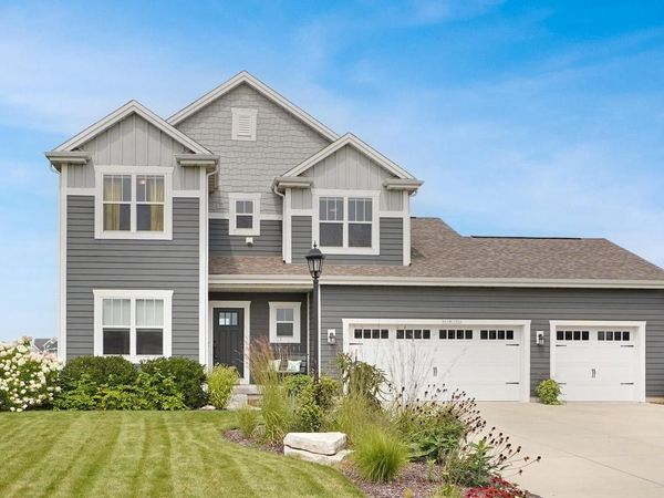 N61W13722 Weyer Farm ROAD, Menomonee Falls, WI 53051