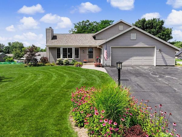 28941 Golden CIRCLE, Waterford, WI 53185