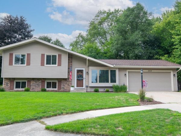 2909 Berkshire COURT, Waukesha, WI 53188