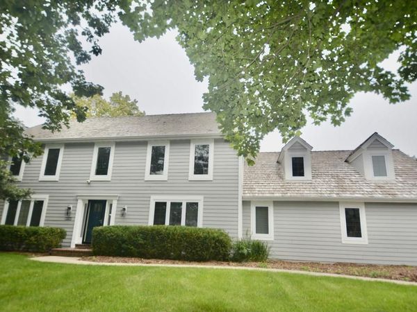 165 Hickory DRIVE, Delafield, WI 53018