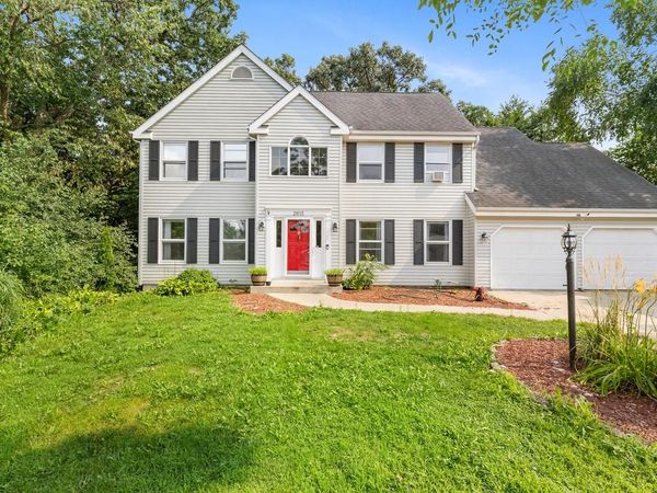 2615 Faringdon COURT, Waukesha, WI 53188