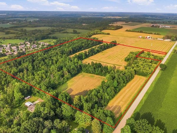 2322 RUSCO DRIVE, West Bend, WI 53095