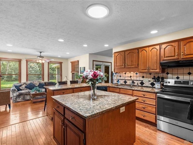 8495 Highmount Drive, Springboro, OH 45066 Photo 12