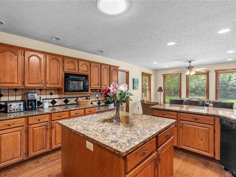 8495 Highmount Drive, Springboro, OH 45066 Photo 13