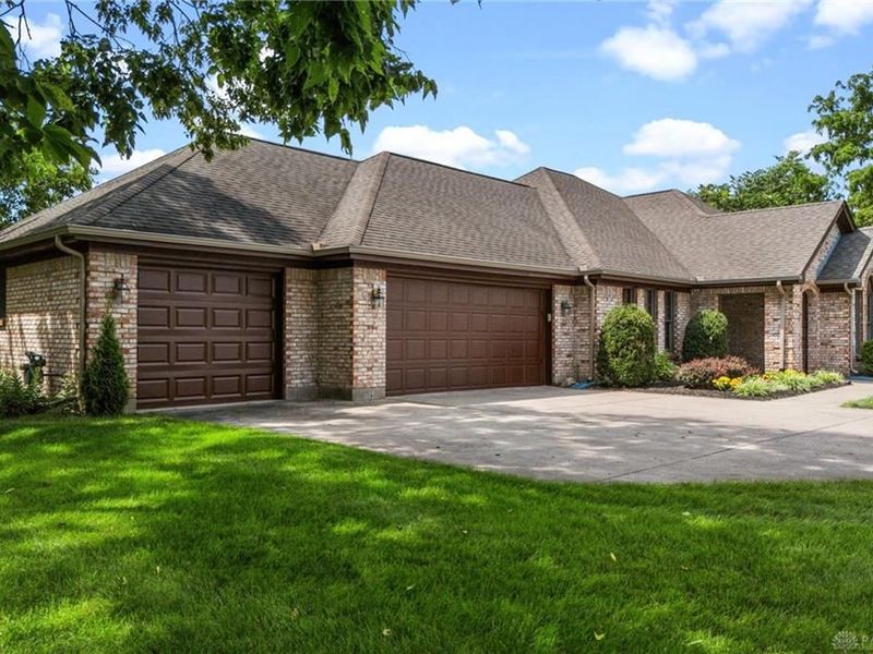 8495 Highmount Drive, Springboro, OH 45066 Photo 2