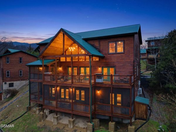 3227 White Falcon Way , Pigeon Forge, TN 37863