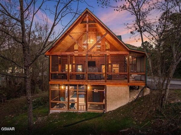 727 Nighthawk Way , Pigeon Forge, TN 37863