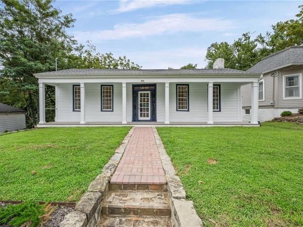 633 Main Street, Weston, MO 64098