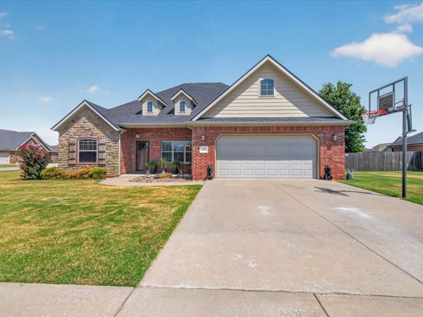 5402 Aspen Avenue , Bartlesville, OK 74006