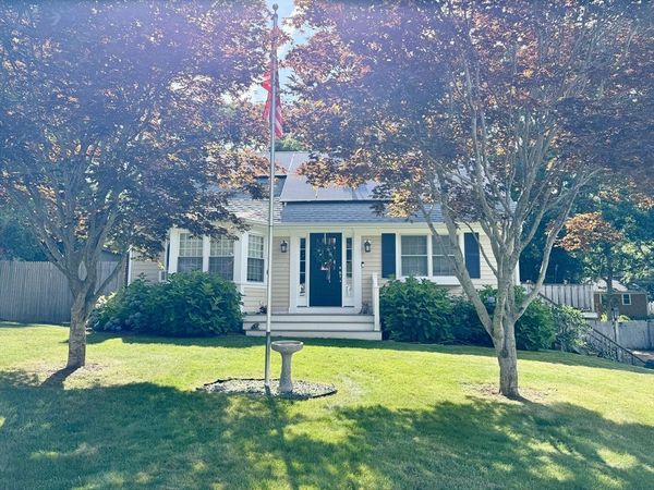 123 Fawcett Ln, Barnstable, MA 02601