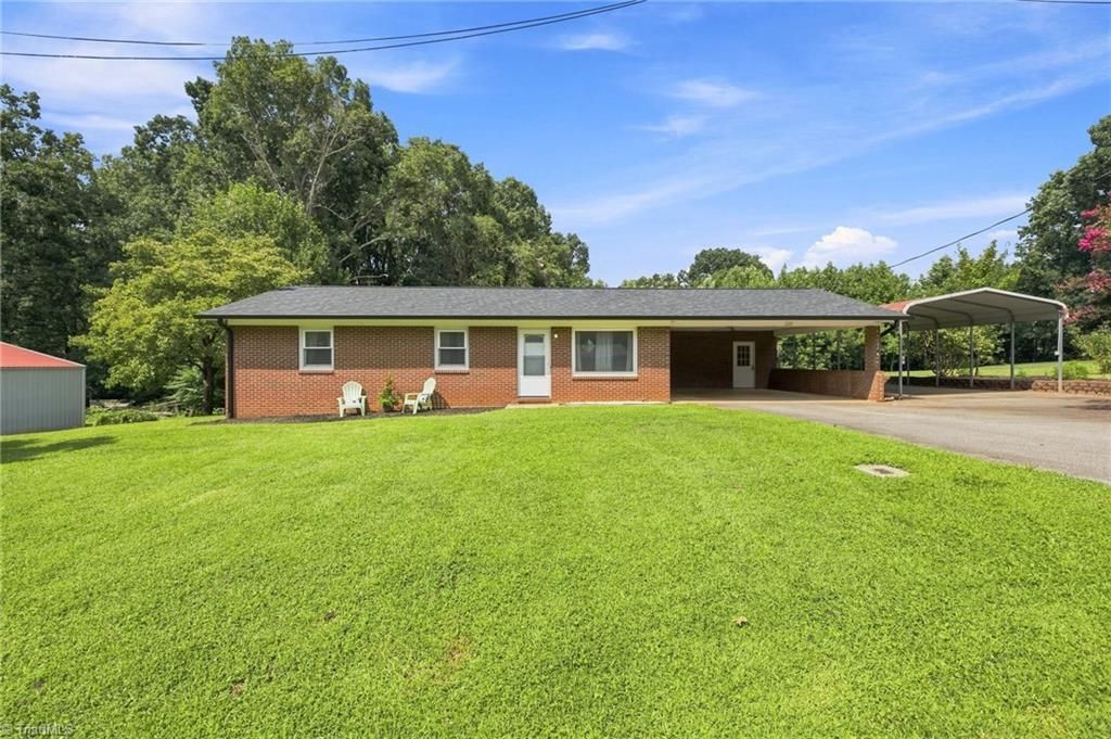 222 Easton Drive, North Wilkesboro, NC 28659 Main Photo