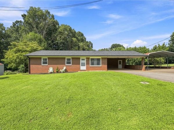 222 Easton Drive, North Wilkesboro, NC 28659