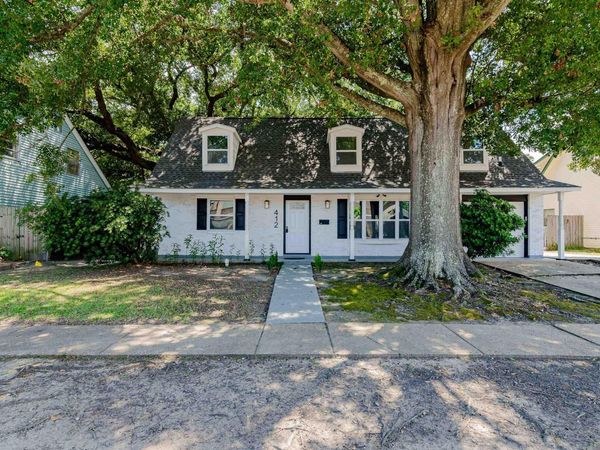 412 Fairway Dr, Laplace, LA 70068