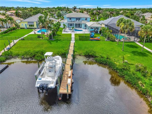 665 SW Yacht Basin Way , Stuart, FL 34997