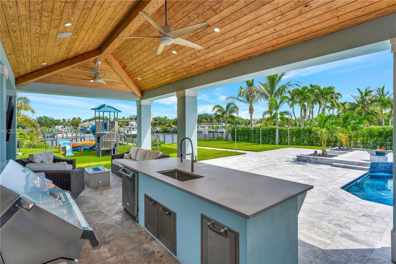 665 SW Yacht Basin Way, Stuart, FL 34997 Photo