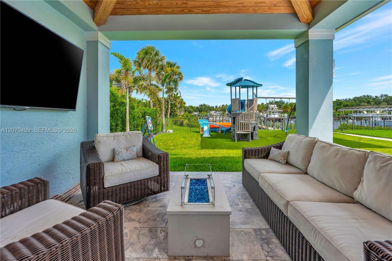 665 SW Yacht Basin Way, Stuart, FL 34997 Photo