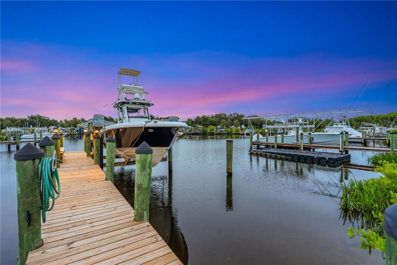 665 SW Yacht Basin Way, Stuart, FL 34997 Photo