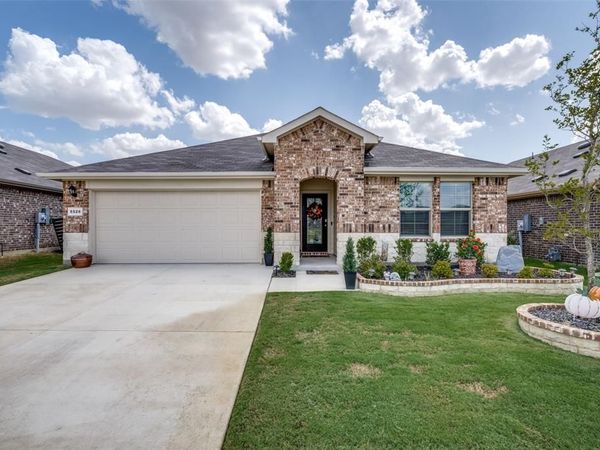 5529 Legends Way , Krum, TX 76249